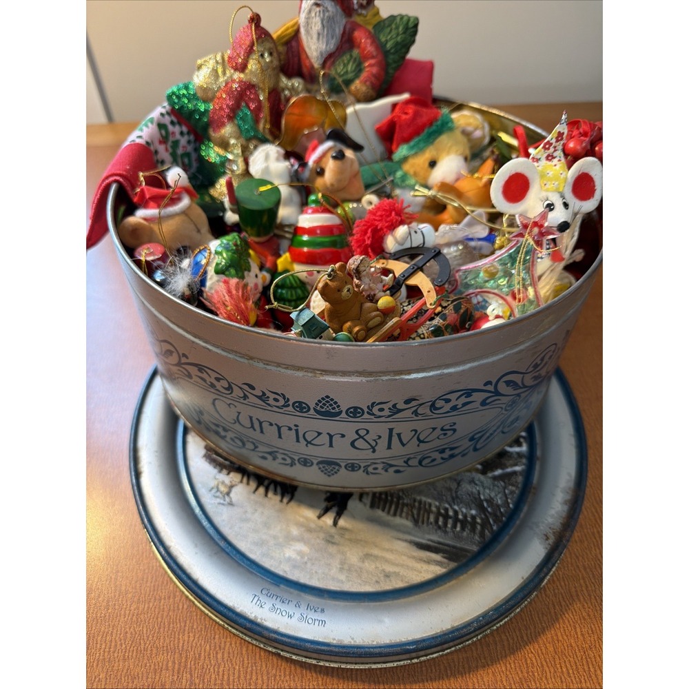 Vtg Currier & Ives‎ Tin With 24+ Old Christmas Ornaments